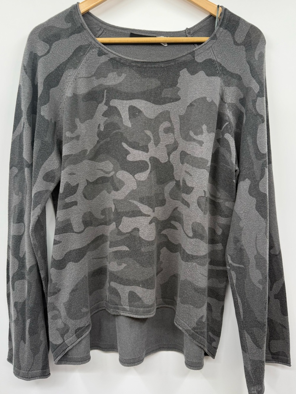 Aqua Camouflage Scoop Neck Lightweight L/S Dolman Knit Top SZ SM Round Hem